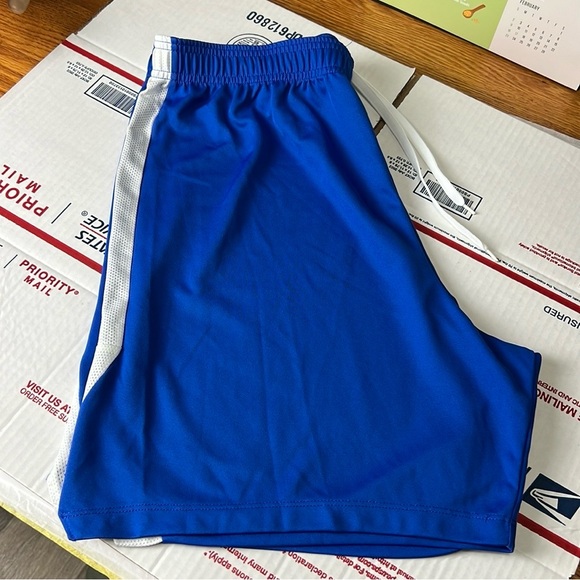 Nike shorts - Picture 2 of 5